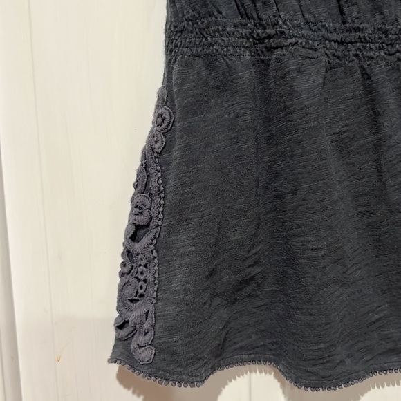 Deletta - Anthropologie- cap sleeve tee with lace trim. - Picture 2 of 6